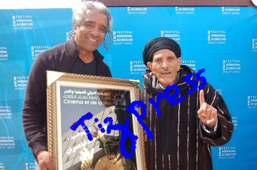 تكريم الفنان محمد اباعمران في الدورة الأولى للمهرجان الدولي للسينما والبحر بميرلفت تكريم الفنان محمد اباعمران في الدورة الأولى للمهرجان الدولي للسينما والبحر بميرلفت